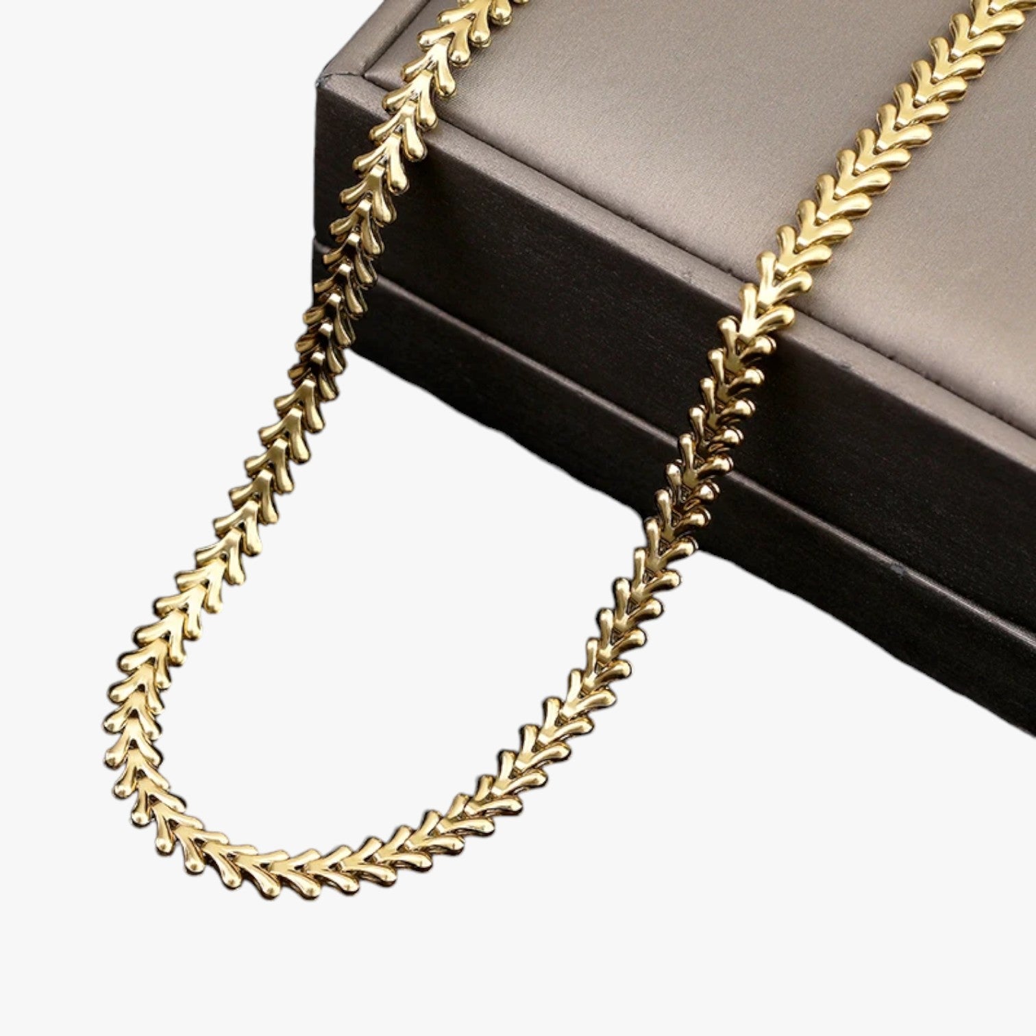 Anastasia | Botvormige RVS Choker Ketting