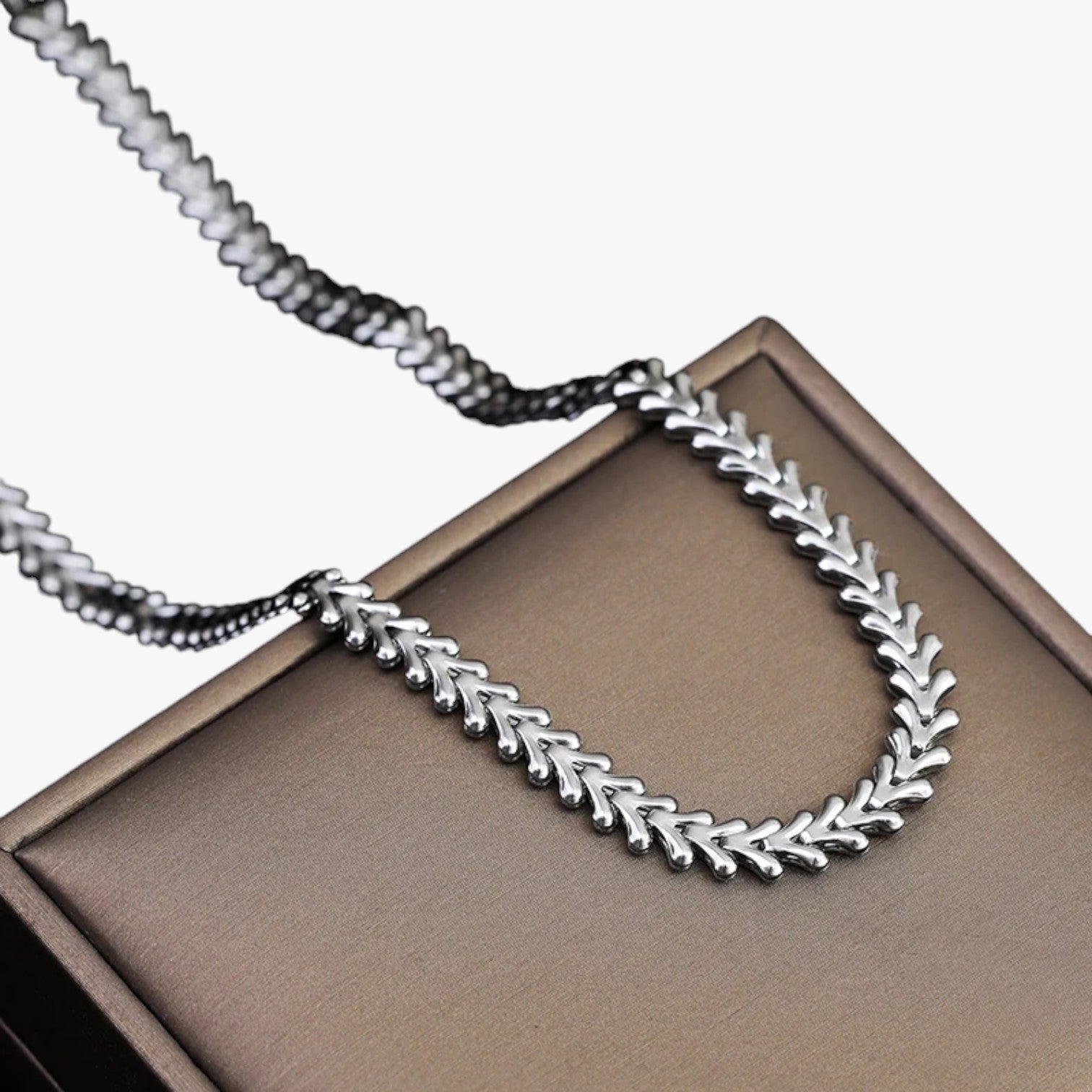 Anastasia | Botvormige RVS Choker Ketting