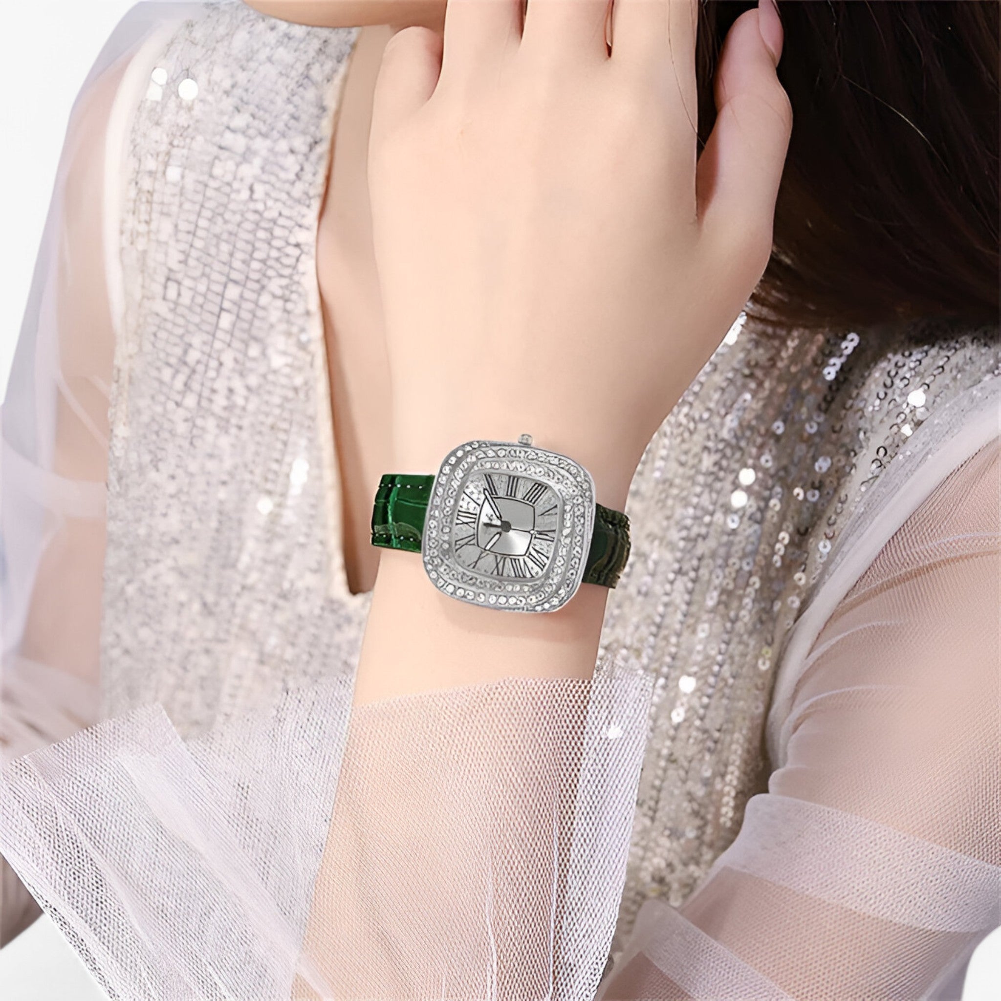 Stella – Elegant dameshorloge met groene leren diamanten