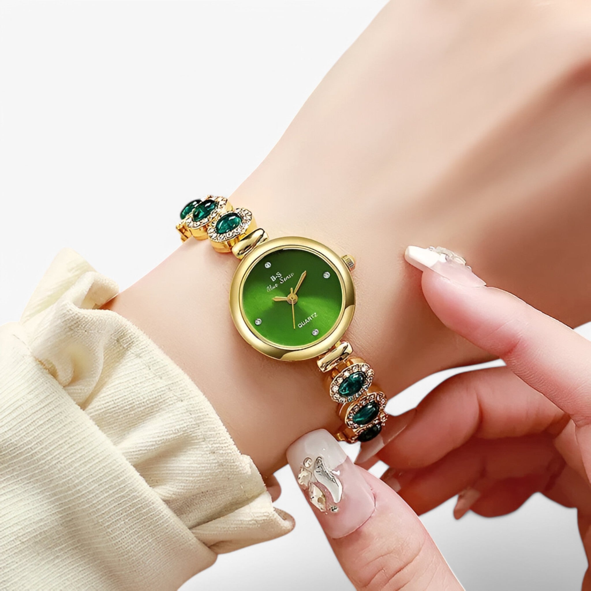 Veronica | Dameshorloge met groene stenen en design geïnspireerd op luxe merken