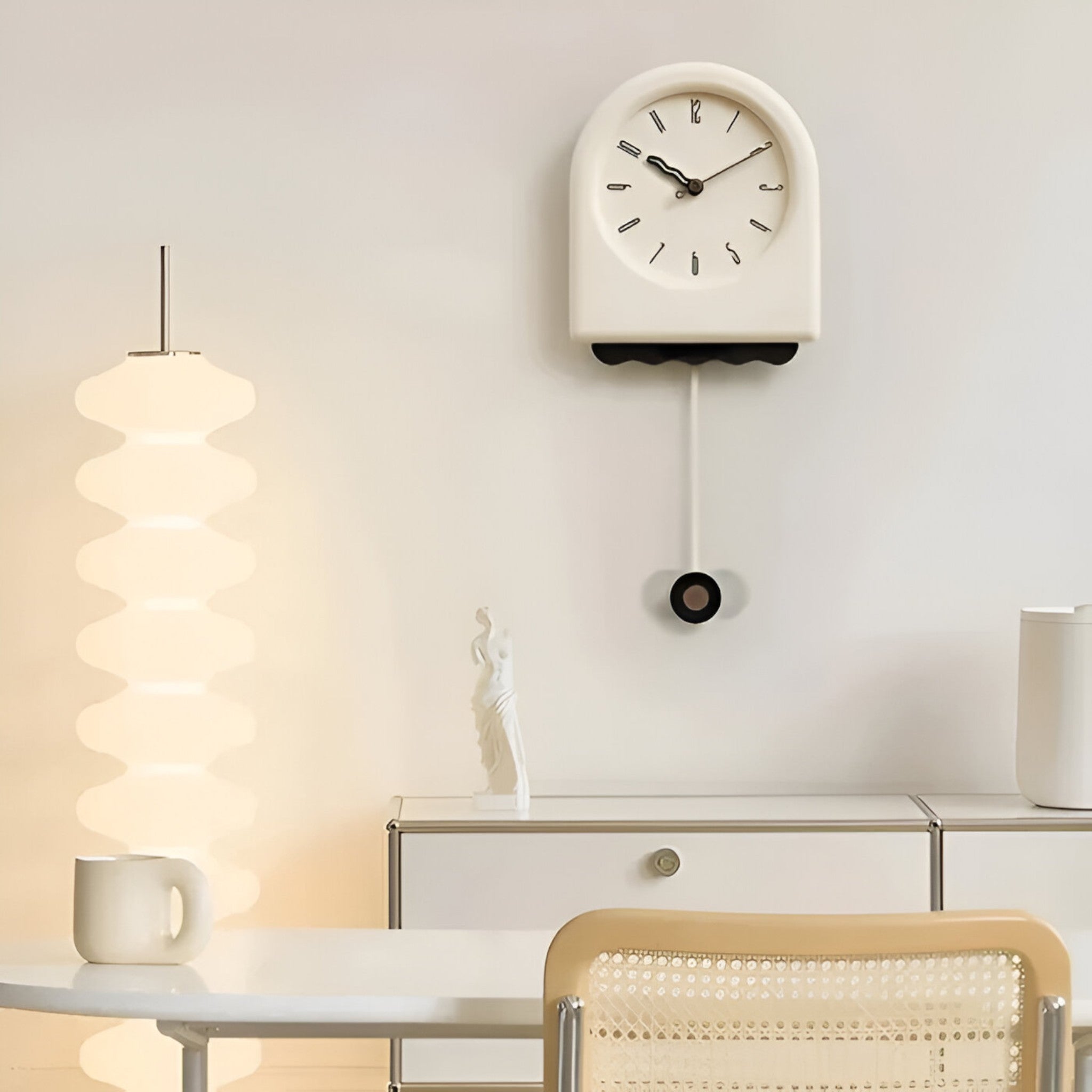 Thomas | Moderne wandklok met pendel in strak design