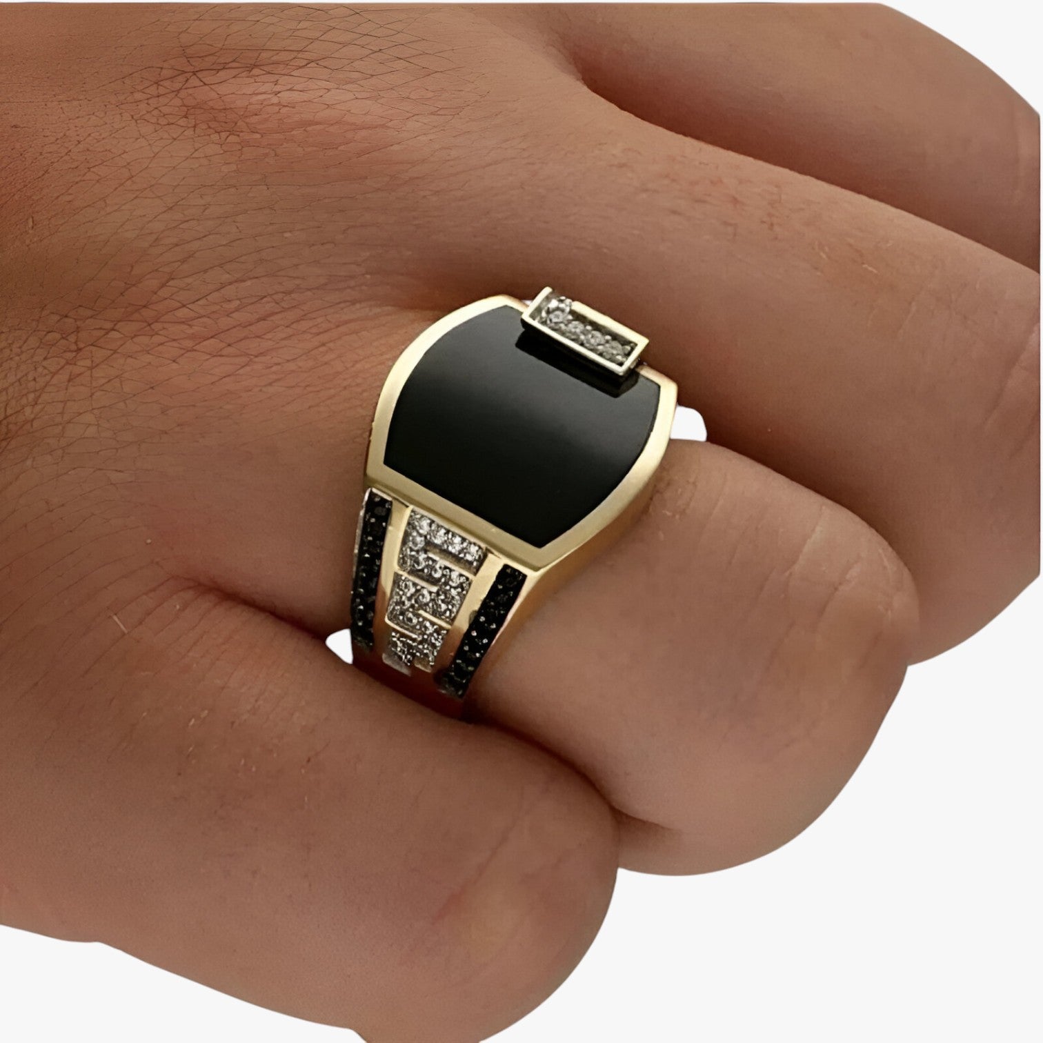 Archie | Stijlvolle herenring - Gouden glans met luxe punklook