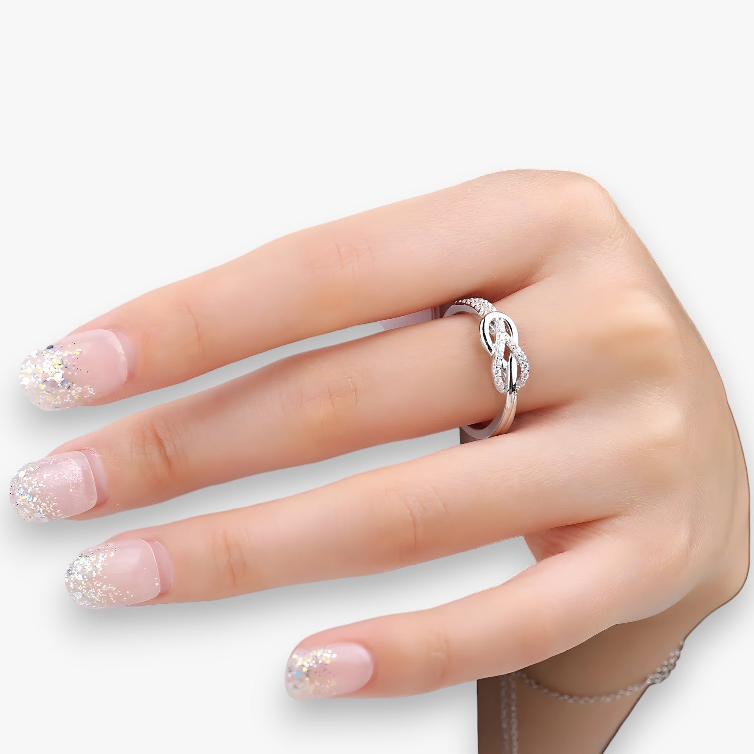 Stina | Infinity Knot Ring – Tijdloze elegantie van sterlingzilver