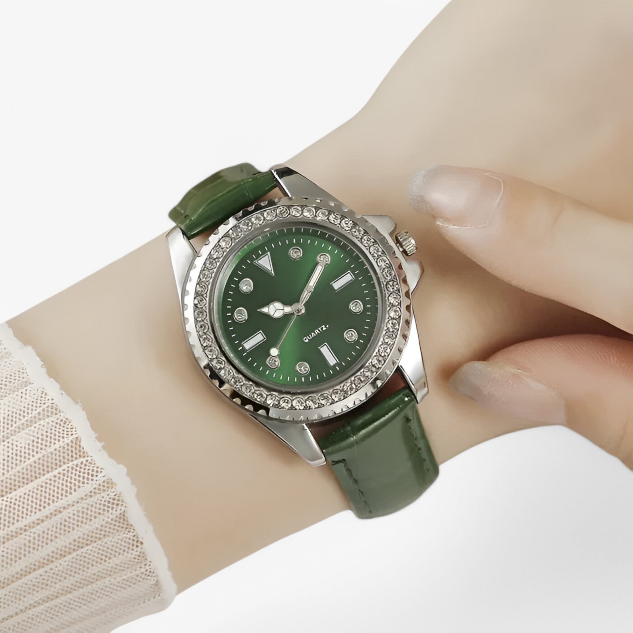 Dalia | Dameshorloge met groene leren band en diamantaccenten